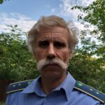 МОРОЗ Микола Васильович – інспектор з охорони природно-заповідного фонду Староушицького ПОНДВ народився 05 жовтня 1957 року. Працює в лісогосподарських та природоохоронних установах з 1981 року. 1981-1987 Новоушицька лісомеліоративна станція на посаді лісника. 1992-1993 Староушицьке лісництво на посаді лісника. 1993-1996 Кам’янець-Подільське лісництво на посаді лісника. 1996 – по теперішній час Національний природний парк «Подільські Товтри» на посадах: єгерь Колодіївського лісництва, лісник Староушицького підрозділу, лісник Староушицької природоохоронної дільниці, інспектор з охорони природно-заповідного фонду Староушицького ПОНДВ. За період роботи інспектора з охорони ПЗФ Мороз М.В.  набув нових знань в природоохоронній галузі. В роботі зарекомендував себе з позитивної сторони, дисциплінований, досвідчений працівник, добросовісно виконує свої посадові обов’язки. Бере участь у проведенні науковим відділом польових робіт. Зокрема веде феноспостереження у своєму обході згідно затвердженої програми. Веде службовий щоденник та журнал систематичних фенологічних спостережень. Стежить за санітарним станом лісових масивів в ввіреному йому обході. Вчасно та якісно виконує розпорядження начальника відділення, заступника директора – головного природознавця, адміністрації. Користується повагою в колективі. Вважаємо, що є об’єктивні підстави колективу НПП "Подільські Товтри" звернутися до Міністерства захисту довкілля та природних ресурсів України з клопотанням про нагородження працівників служби державної охорони Національного природного парку «Подільські Товтри» Почесними грамотами з нагоди відзначення Всесвітнього дня рейнджера.